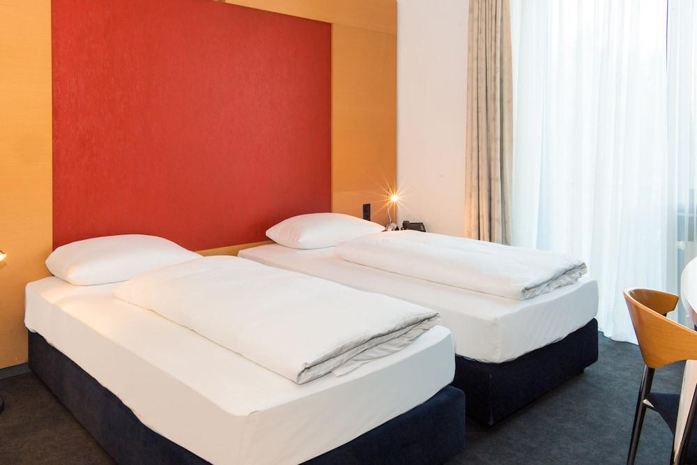 Four Ratingen Dusseldorf Airport Hotel Exterior photo