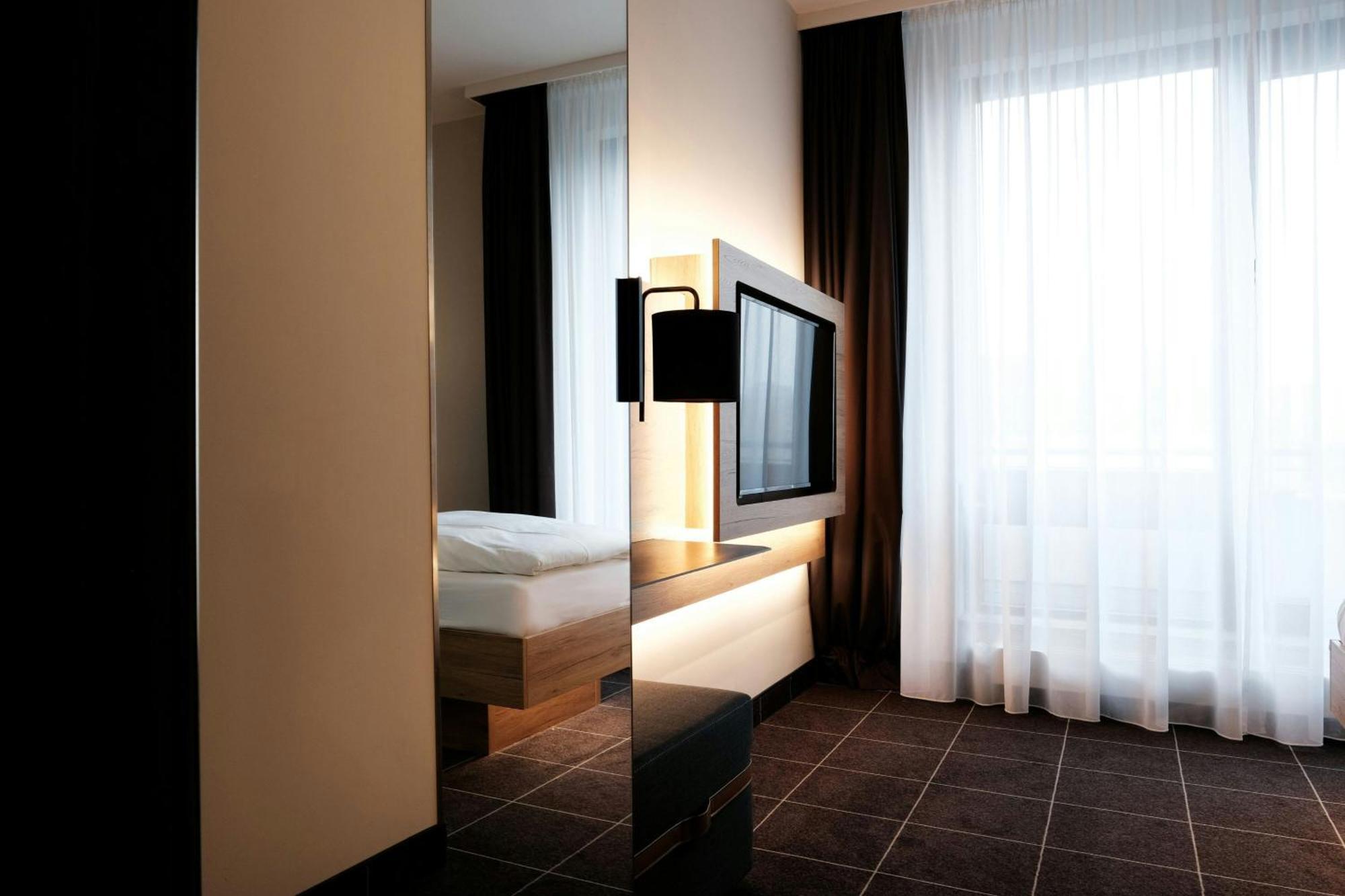 Four Ratingen Dusseldorf Airport Hotel Exterior photo